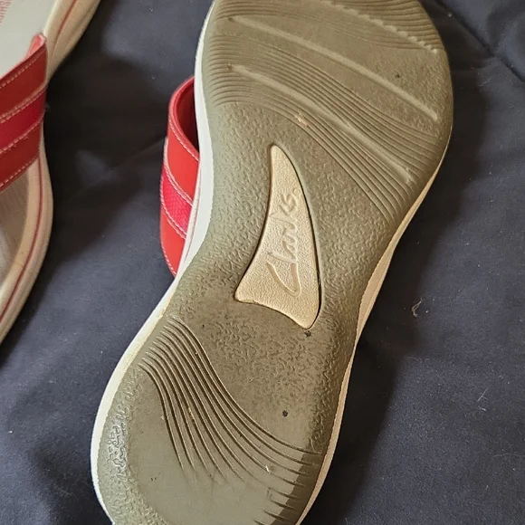 Clarks Red Floral Women's Sandals - Picture 4 of 6